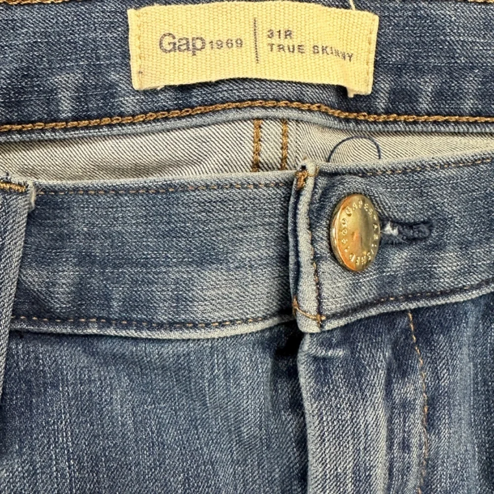 GAP Light Wash Straight Leg Jeans Size 31 Mid-Rise Denim - Picture 6 of 7